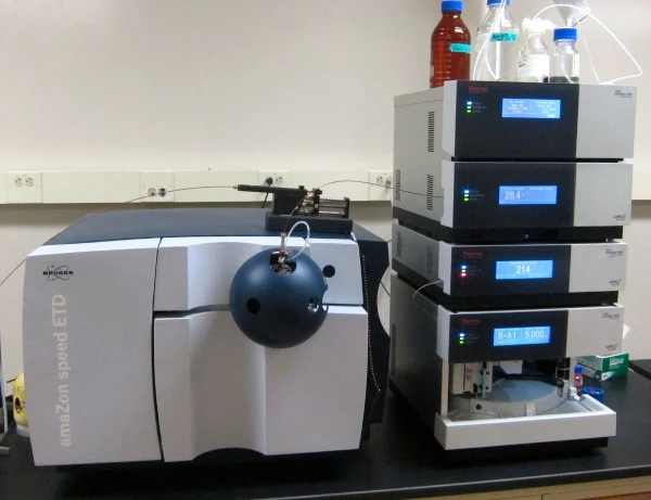 Un spectromètre HPLC-MS provenant de Wikipedia.